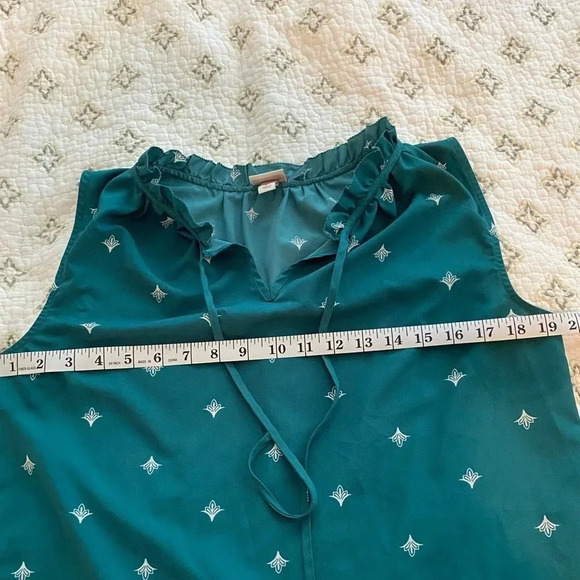 *EUC* Merona Green & White Print Sleeveless Blouse w/ Keyhole tie - Picture 4 of 6